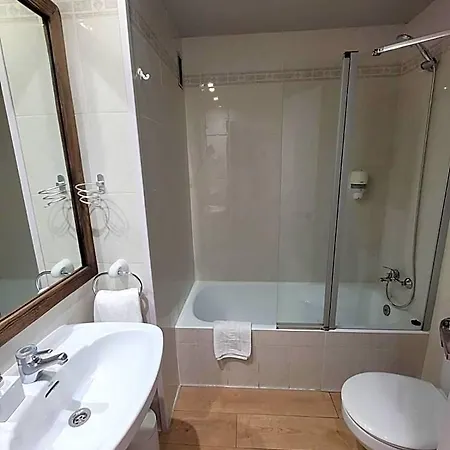 Ribaeta فندق 2*