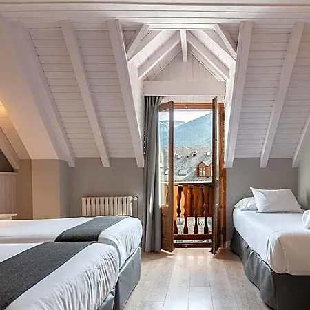 Ribaeta Hotel Viella (Siero)